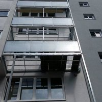 Balkone eines Mehrparteienhauses